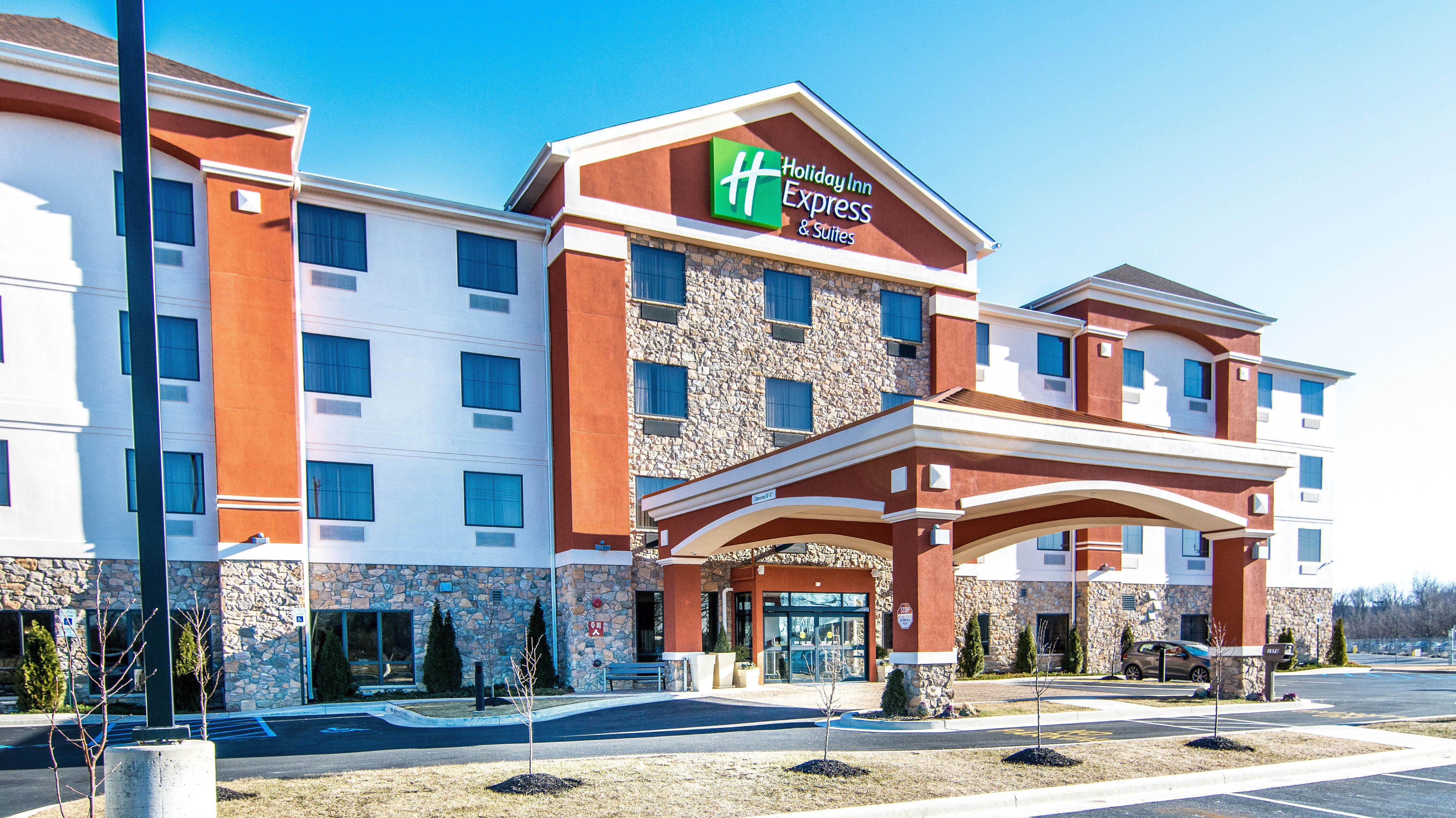 Holiday Inn Express & Suites Elkton - University Area, An Ihg Hotel Экстерьер фото